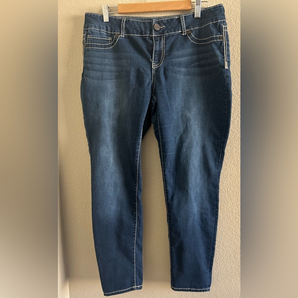 Maurices Women's Blue Jeans size XL-S